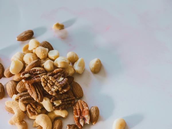 Zmerno z oreščki, če ste na dieti