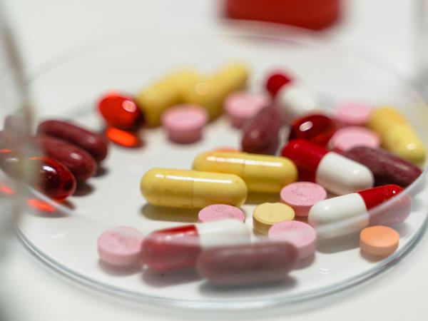 Tabletka za vse tegobe ali draga iluzija? Znanost o multivitaminih, ki vas bo presenetila
