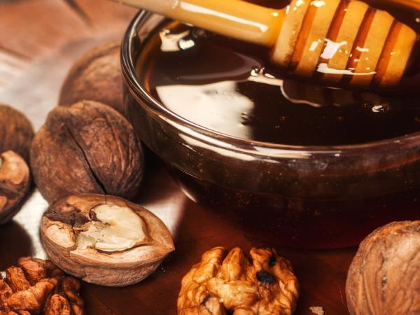 Orehi in med kot super zdravilo