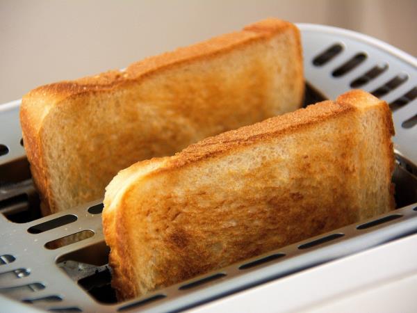 Zakaj zažgan toast zjutraj ni najboljša ideja