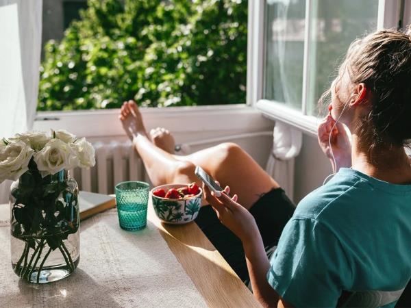 Pet jutranjih navad, ki jih res (skoraj) nihče ne počne – pa bi moral