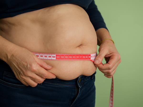 Ko kilogrami ne gredo: 8 pametnih navad, ki delajo tisto, kar nobena dieta ne zmore