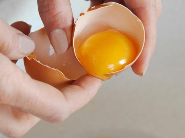 Kako zdravo je jesti jajčne rumenjake?