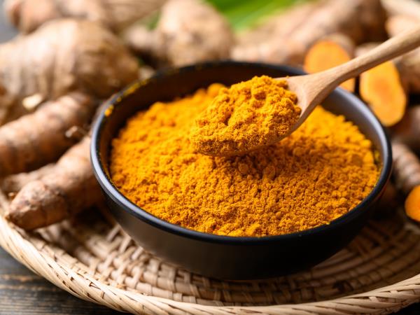 7 živil iz vaše kuhinje, ki podpirajo presnovo maščob – brez diet in dragih dodatkov