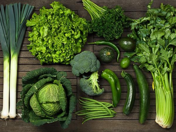 7 živil iz vaše kuhinje, ki podpirajo presnovo maščob – brez diet in dragih dodatkov
