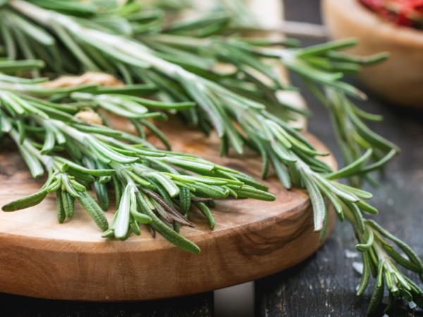 Kako vključiti rožmarin v slasten obrok
