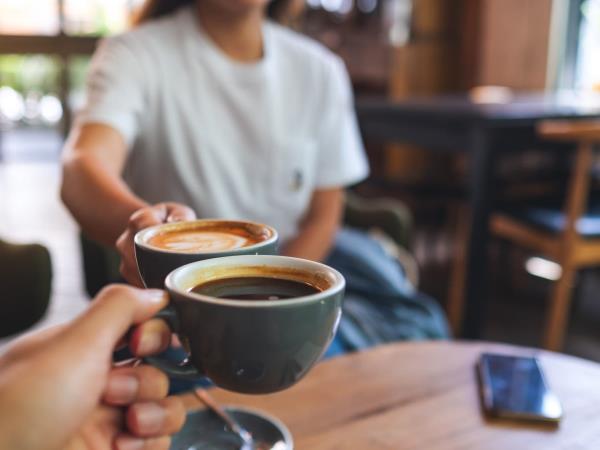 Skodelica kave in kožni melanom: kaj pravijo znanstveniki o kavi in tvojem tveganju za raka?