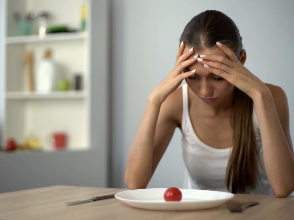 Presenetljiva dieta, ki posnema stradanje