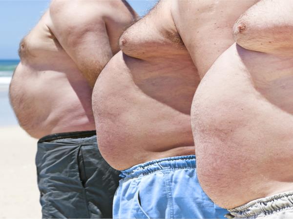 Zakaj se poleti redimo, čeprav jemo solate in hodimo na plažo?