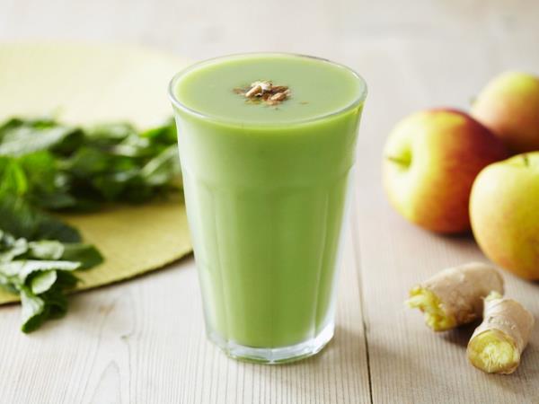 Zeleni smuti z ingverjem, ki zbudi metabolizem: recept, ki ga boste pripravljali vsako jutro