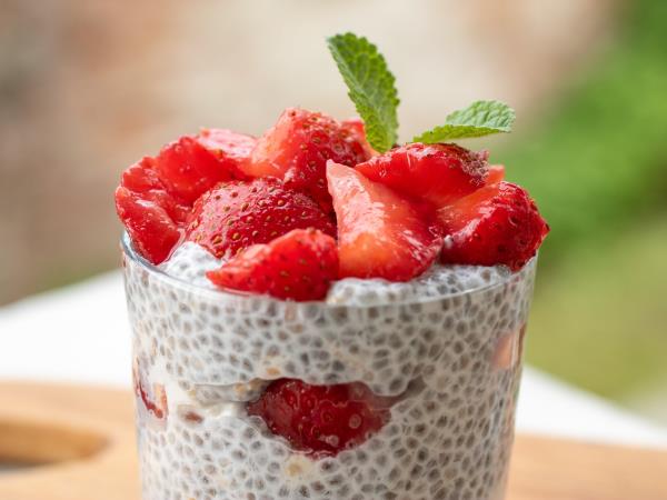 Napitek iz jagod in chia semen za razstrupljanje