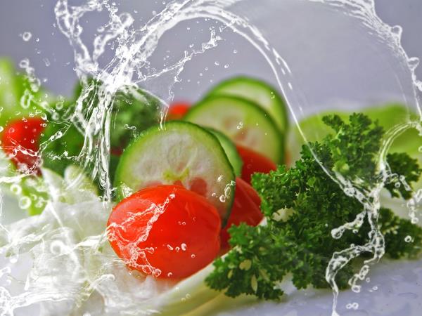Zakaj namakanje zelenjave v vodi ni priporočljivo