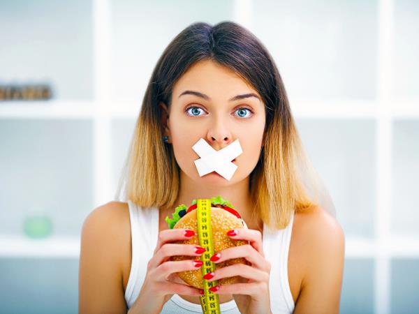 Pica, čokolada, testenine: 7 živil, ki jih ne smete jesti po sončnem zahodu