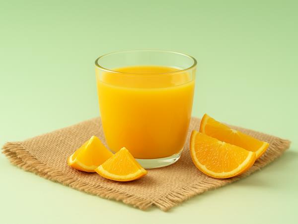 Kozarec soka, ki preseneča: kaj se zgodi, ko pomarančnemu soku dodaš vitamin D in probiotike?