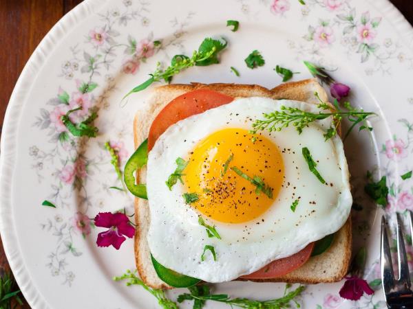 Ali se lahko postimo, preden preverimo raven holesterola?