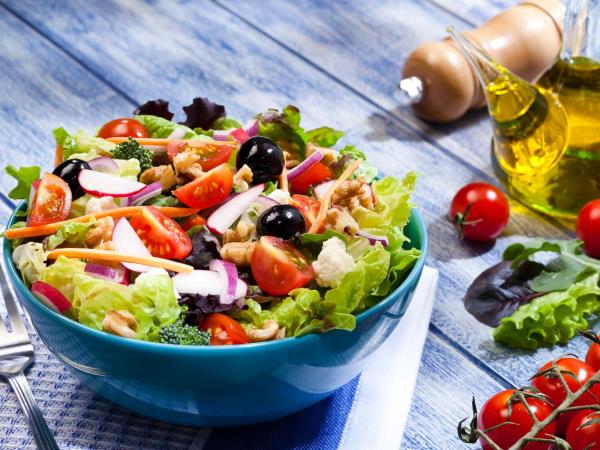 Je solata lahko obrok?