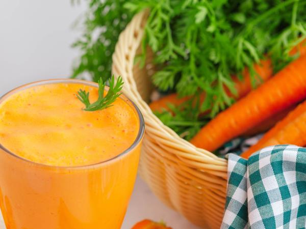 Korenček, kumara, jabolko in peteršilj: štiri sestavine, ki možganom za več ur povedo, da ste siti