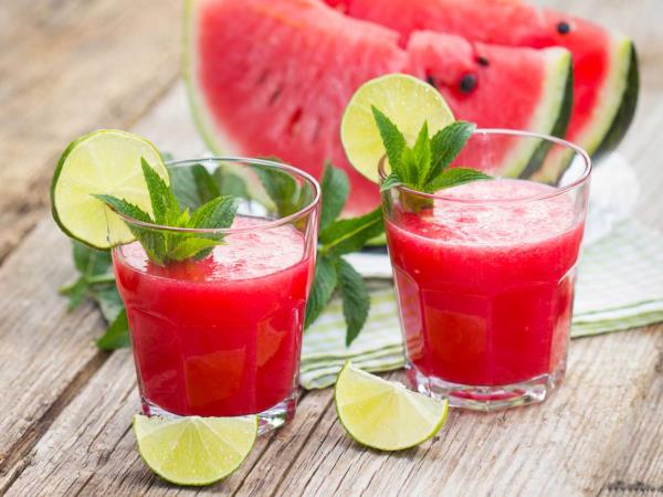 Poletni čistilni napitek