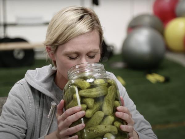 Zakaj bi vsak dan morali piti sok vloženih kumar