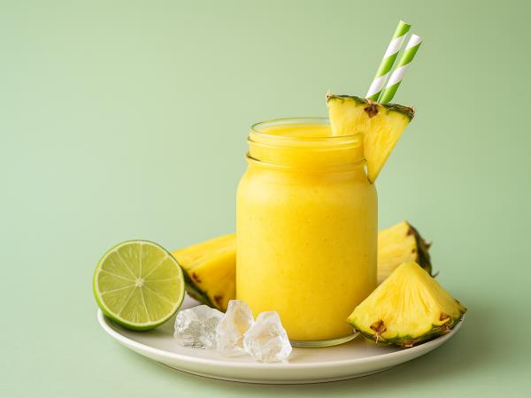 Tu so najpomembnejši razlogi, zakaj je k limonadi dobro dodati ananas