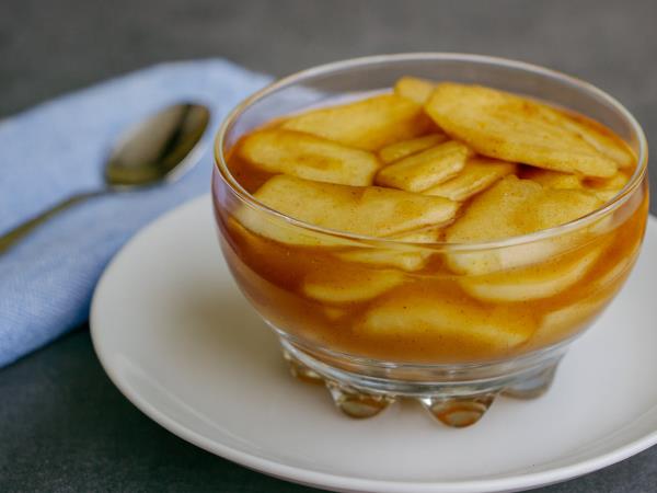 Z enostavnim kompotom do gore vitaminov