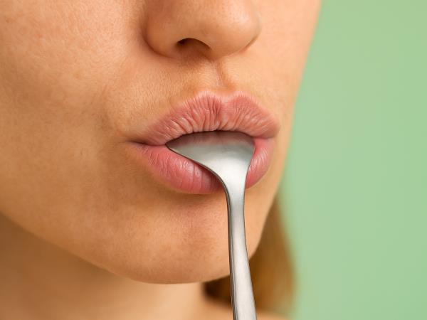 Kaj vam slina govori o zdravju? 6 znakov, ki jih večina spregleda
