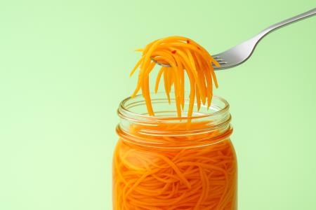 Zimska juha iz korenja in česna