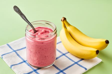 Zamrzni banano, pritisni gumb – in sladoled je tu: recept brez sladkorja, ki vas bo presenetil